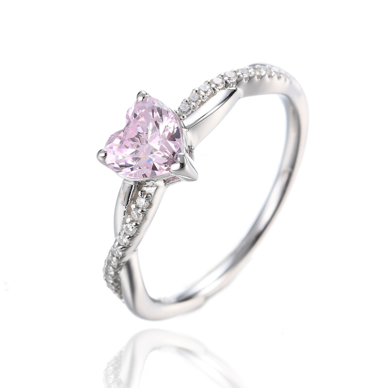 серебряное светло-розовое бриллиантовое кольцо