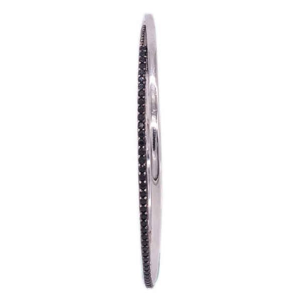 silm и простой овальный серебряный браслет с маленьким черным нано 