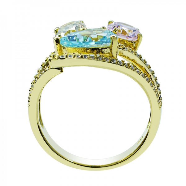 желтое золото позолоченное серебряное кольцо с цветными главными камнями 