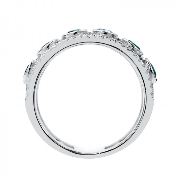 круглое круглое кольцо с ярким зеленым нано 