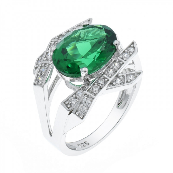 Серебряное кольцо 925 с мерцающим зеленым нано 