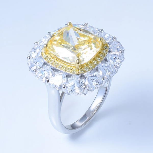 Серебряное кольцо с подсолнухом 925 пробы с бриллиантом 