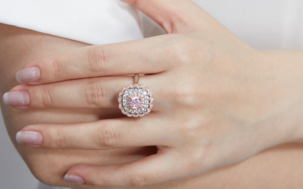 Кольцо из серебра 925 пробы с бриллиантом и розовым кружевом 