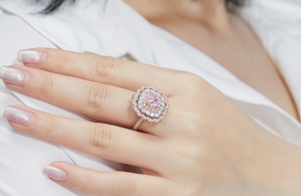 Кольцо из серебра 925 пробы с бриллиантом и розовым кружевом 