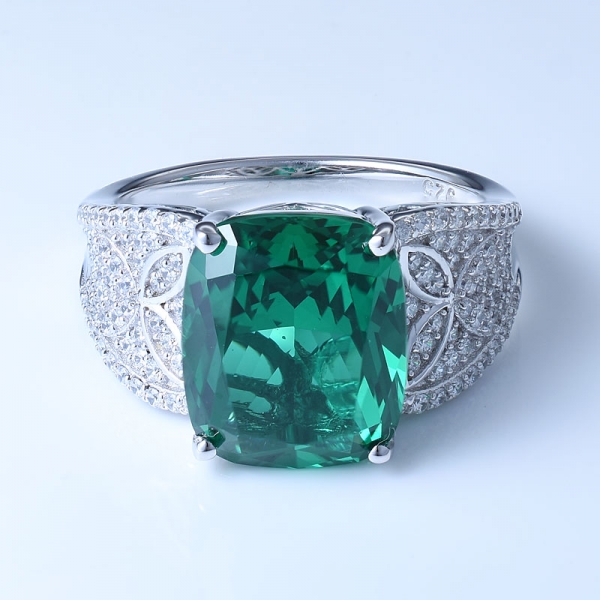 Роскошное кольцо из серебра 925 пробы с прозрачным зеленым нано 
