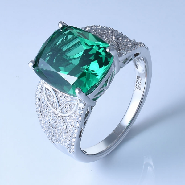 Роскошное кольцо из серебра 925 пробы с прозрачным зеленым нано 