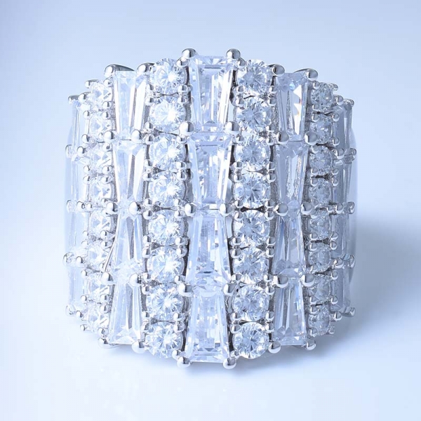 Модное кольцо из серебра 925 пробы с белым цирконием 