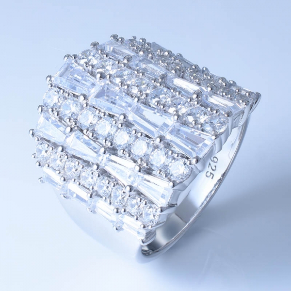 Модное кольцо из серебра 925 пробы с белым цирконием 