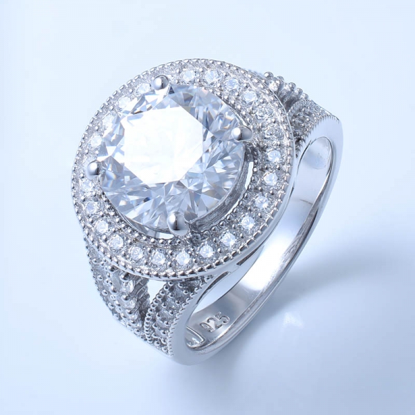 Элегантное кольцо из серебра 925 пробы с белым цирконом 