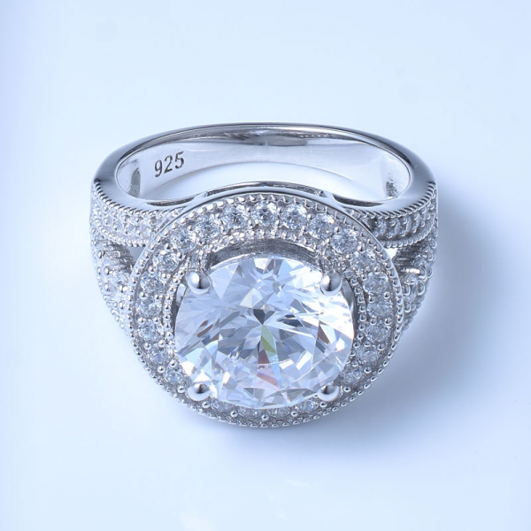 Элегантное кольцо из серебра 925 пробы с белым цирконом 