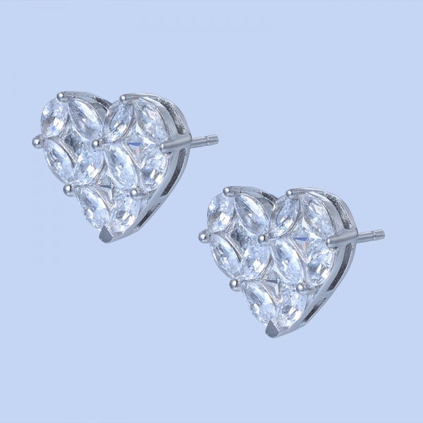 Серьги в форме сердца из серебра 925 пробы с белым цирконием 