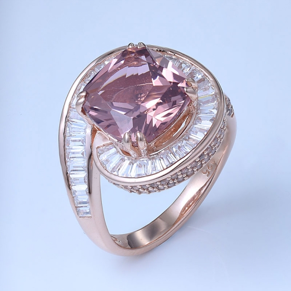 Morganite Simulant 18-каратного розового золота поверх стерлинговых серебряных колец 