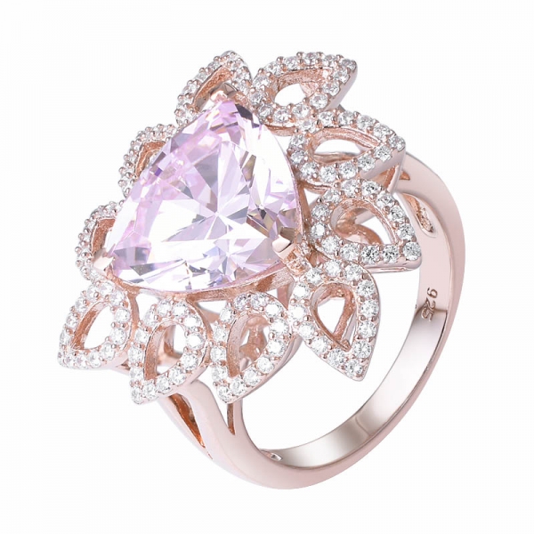 Имитация розового бриллианта из розового золота огранки Trangle поверх кольца из стерлингового серебра 
