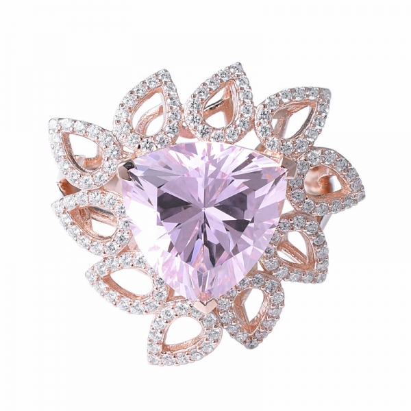 Имитация розового бриллианта из розового золота огранки Trangle поверх кольца из стерлингового серебра 