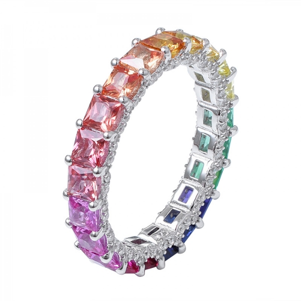 Сапфировое синтетическое родиевое кольцо квадратной огранки поверх стерлингового серебра с радужным кольцом вечности 