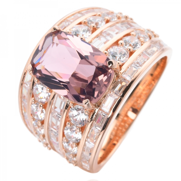 Юбилейное обручальное кольцо из розового золота с натуральной подушкой из морганита 