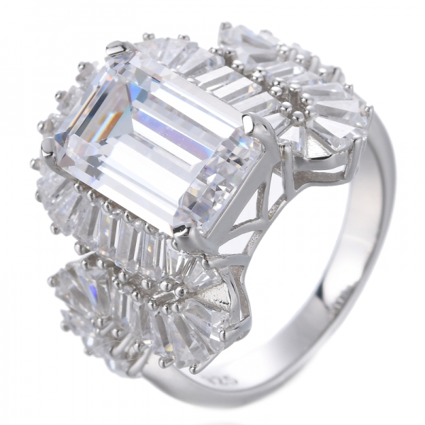 женское коктейльное кольцо с круглым бриллиантом
 