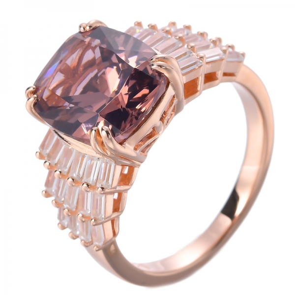 Овальное обручальное кольцо из розового золота с розовым морганитом
 