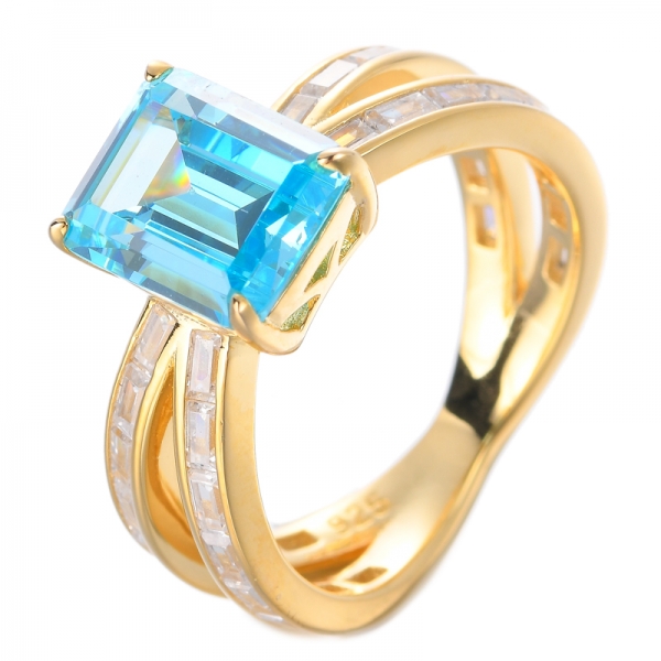 Обручальное кольцо с бриллиантом из белого золота 8*10 мм с изумрудной огранкой и голубым танзанитом в декабре
 