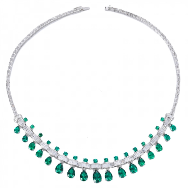 Ожерелье с зеленым изумрудом и бриллиантовым акцентом для званого ужина из стерлингового серебра с родиевым покрытием
 