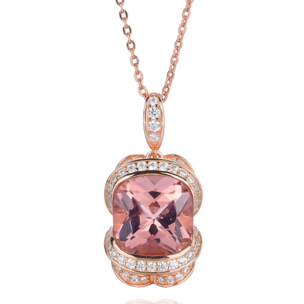 Создан женский кулон с розовым морганитовым камнем и круглым бриллиантом диаметром 10,0 мм
 