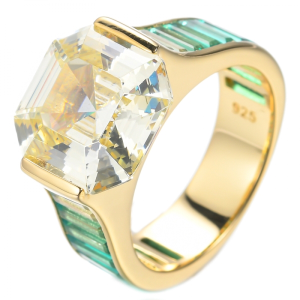 Серебряное кольцо с изумрудно-зеленым и желтым золотом, покрытое желтым золотом, с огранкой Asscher
 