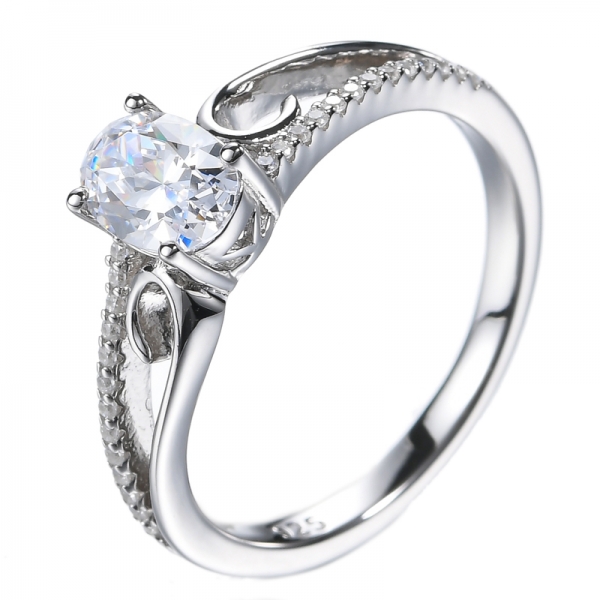 Классическое обручальное кольцо с имитацией овальной огранки CZ с бриллиантом
 
