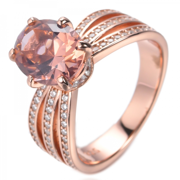 Созданное в лаборатории овальное кольцо из стерлингового серебра с розовым морганитом и покрытием из розового золота
 