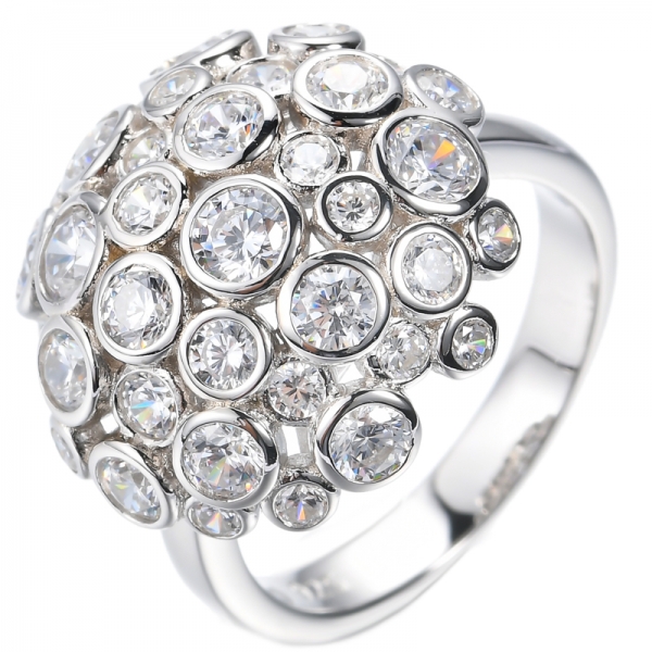 Круглое кольцо из стерлингового серебра с родиевым покрытием из белого кубического циркона
 
