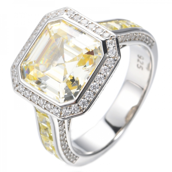 Серебряное кольцо с родиевым покрытием и желтым кубическим цирконом в центре с бриллиантом огранки Ашер
 