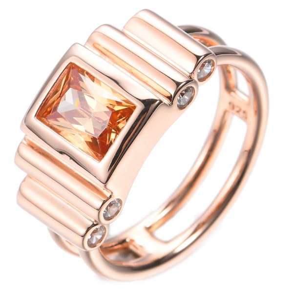 Серебряное кольцо с шампанским и белым кубическим цирконом 925 пробы с покрытием из розового золота
 