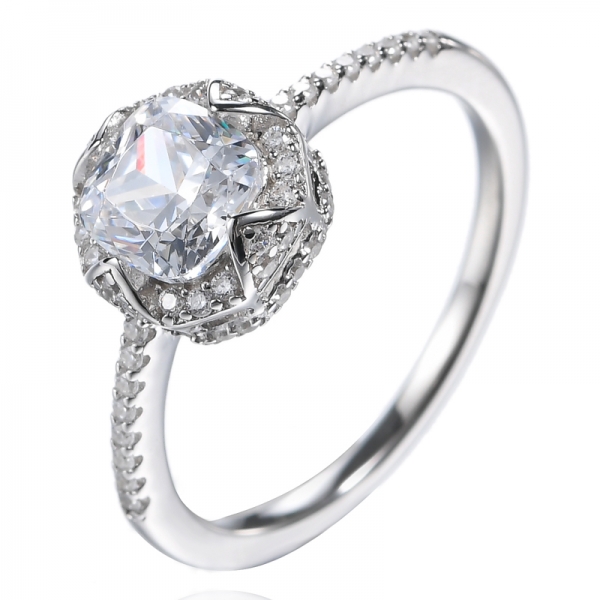 Созданное помолвочное кольцо с бриллиантами огранки «кушон» солитар с акцентами из стерлингового серебра
 