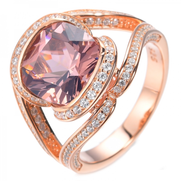 Серебряное кольцо с розовым морганитовым покрытием в центре Cushion Lab
 
