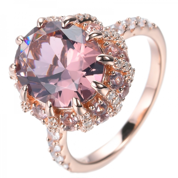 Созданное в лаборатории серебряное кольцо с розовым морганитом и белым кубическим цирконием с покрытием из розового золота
 