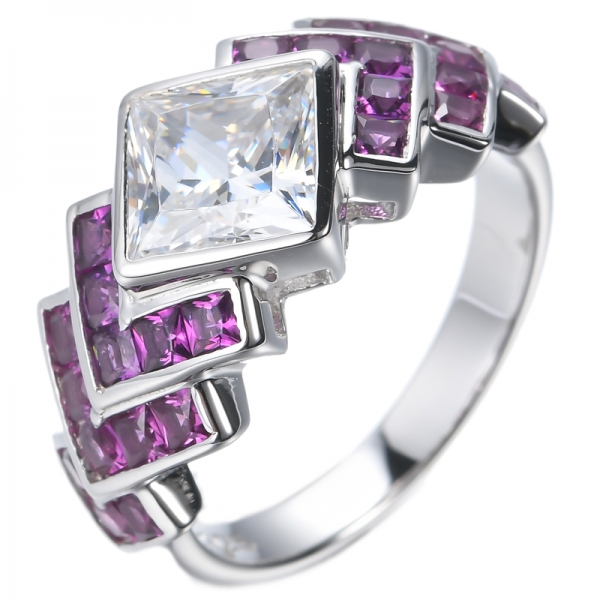 Серебряное кольцо с фиолетовым и белым кубическим цирконием 925 пробы с родиевым покрытием
 