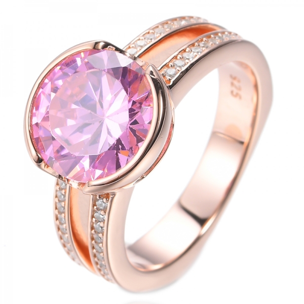 Серебряное кольцо с покрытием из розового золота 925 пробы с круглым розовым кубическим циркониевым центром
 