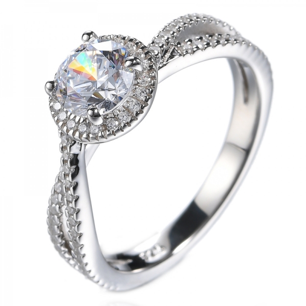 Круглое обручальное кольцо с бриллиантом из кубического циркония
 