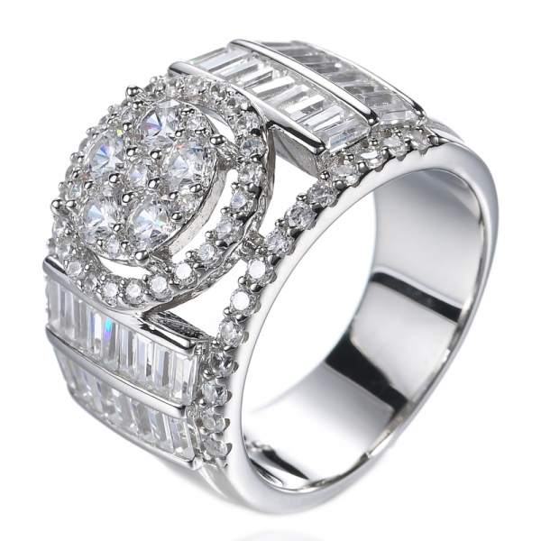 Круглое серебряное кольцо с кластером белых бриллиантов
 