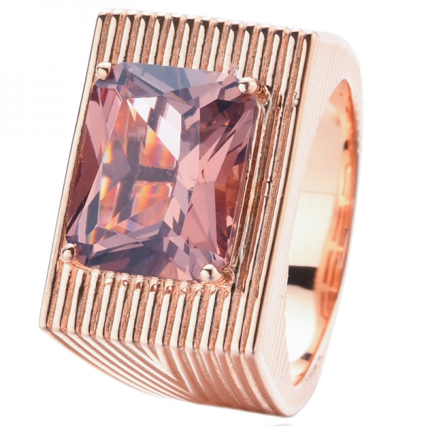 Серебряное кольцо-пасьянс с розовым морганитом и розовым золотом, созданное в лаборатории 925 пробы
 