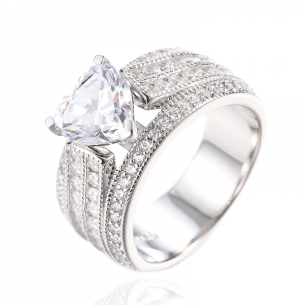 Серебряное кольцо с покрытием из розового золота 925 пробы с бриллиантами и розовым кубическим цирконием 18 карат
 