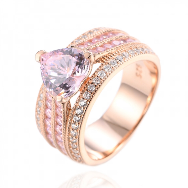Серебряное кольцо с покрытием из розового золота 925 пробы с бриллиантами и розовым кубическим цирконием 18 карат
 