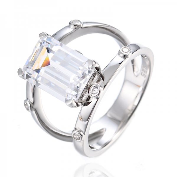 Серебряное кольцо с изумрудной огранкой 925 и круглым белым кубическим цирконием с родиевым покрытием
 