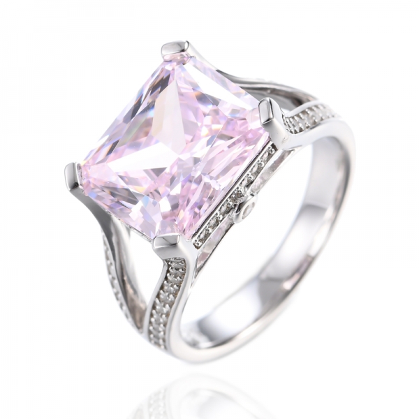 Серебряное кольцо с родиевым покрытием в центре 925 алмазов и розовым кубическим цирконием
 