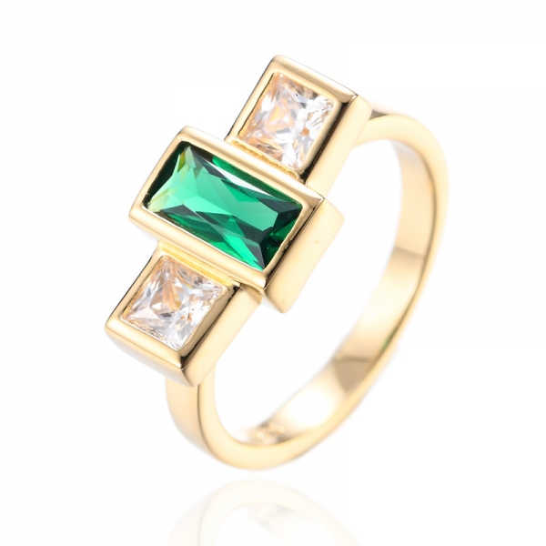Дизайнерское обручальное кольцо с синим сапфиром и тремя камнями 