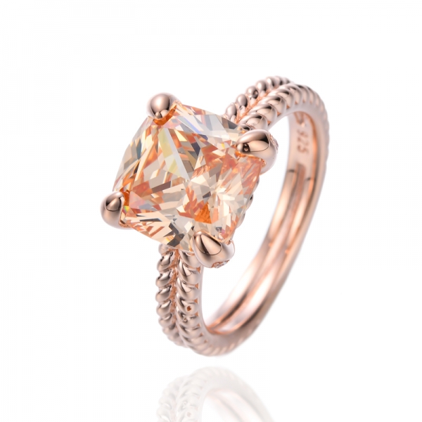 Серебряное кольцо с подвеской цвета шампанского с фианитом и покрытием из розового золота 
