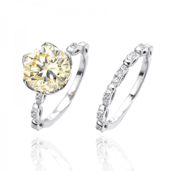 Серебряное кольцо с круглым бриллиантом, желтым и белым кубическим цирконом, родием 