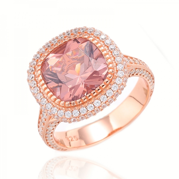 Серебряное кольцо с морганитом нано и круглым белым кубическим цирконом в форме подушки с покрытием из розового золота 