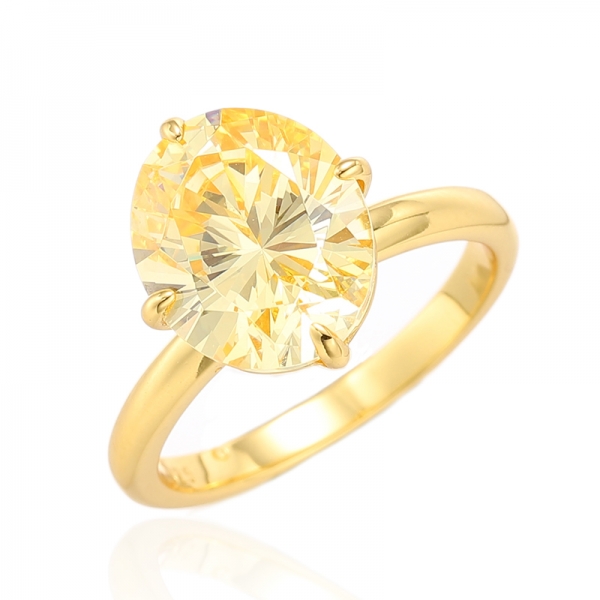 Серебряное кольцо с желтым кубическим цирконом и бриллиантом овальной формы с позолотой 