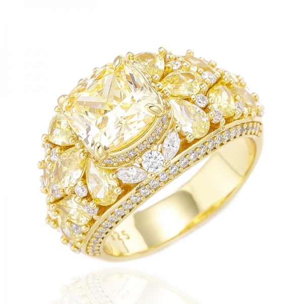 Серебряное кольцо с желтым бриллиантом и грушей с острым желтым кубическим цирконом и позолотой 