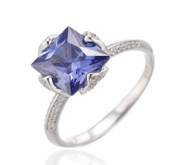 Серебряное кольцо с родиевым покрытием и квадратным аквамарином и круглым белым кубическим цирконом 